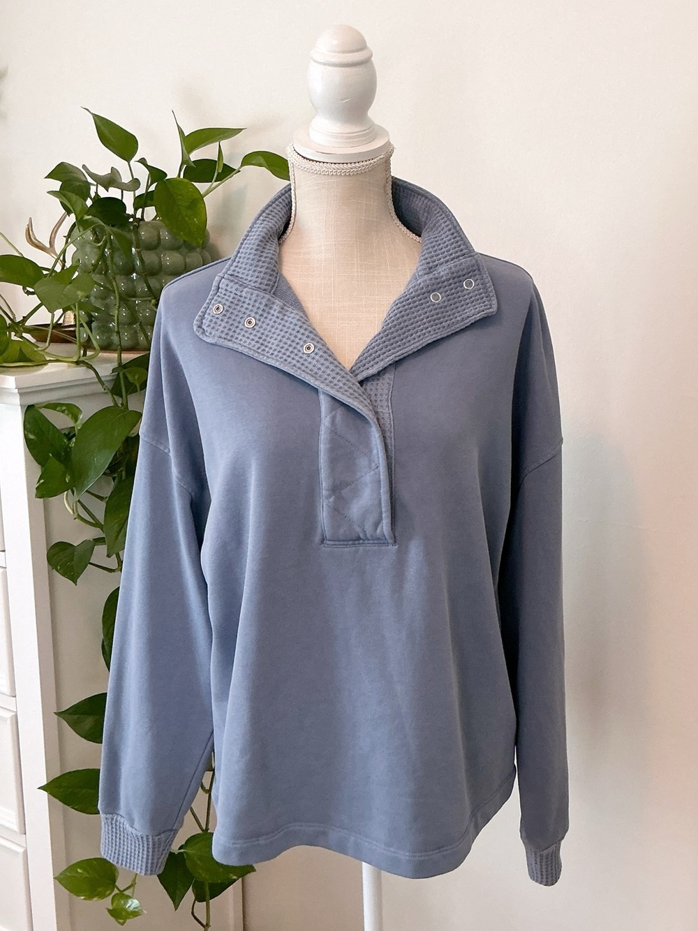 Sundry | Washed Blue Half Snap Button Waffle Detail Sweatshirt size M NWT